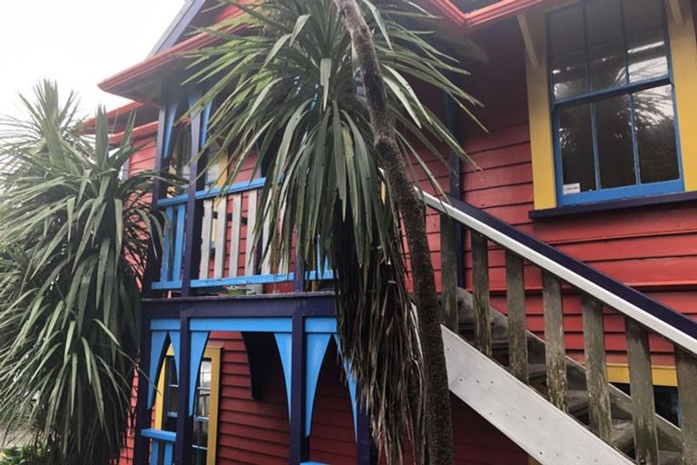 Photo of property in 13 Cave Road, Houghton Bay, Wellington, 6023