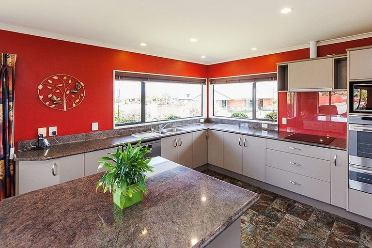 Photo of property in 2 Masefield Terrace, Kelvin Grove, Palmerston North, 4414