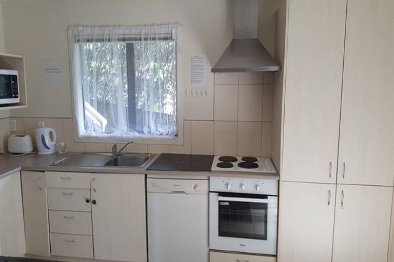 Photo of property in 8d Schnapper Rock Road, Schnapper Rock, Auckland, 0632