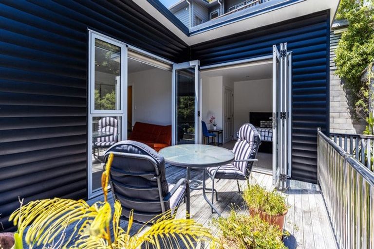Photo of property in 2/17 Blackbridge Road, Wadestown, Wellington, 6012