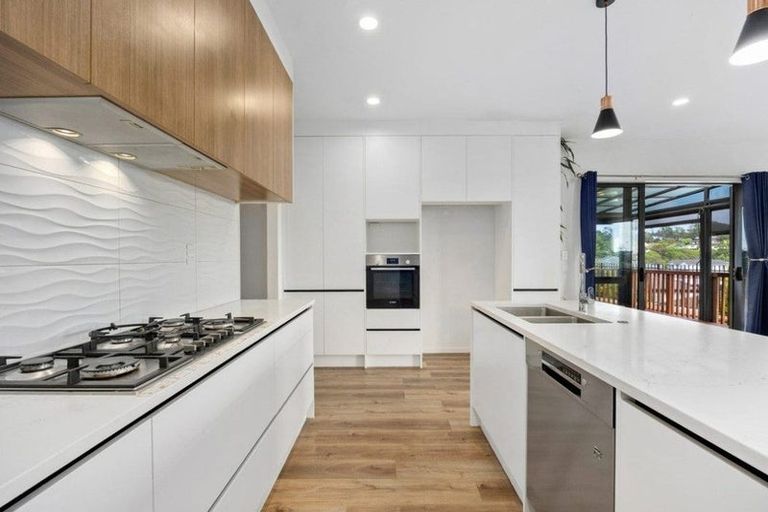 Photo of property in 33 Woodridge Drive, Stanmore Bay, Whangaparaoa, 0932