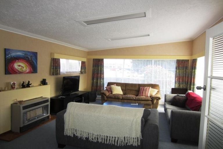 Photo of property in 52 Oxford Street, Tawa, Wellington, 5028