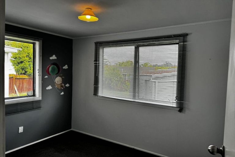 Photo of property in 10 Karepo Crescent, Ranui, Auckland, 0612