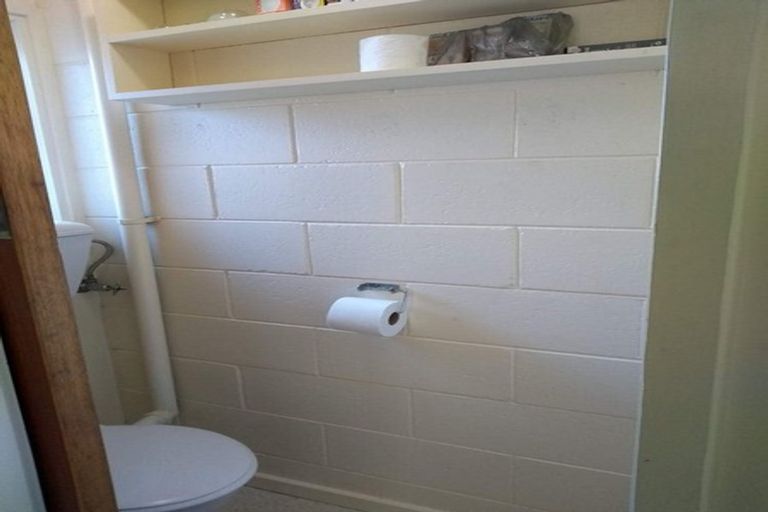 Photo of property in Lynbrae Court Flats, 17/4 Dr Taylor Terrace, Johnsonville, Wellington, 6037