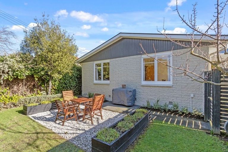 Photo of property in 2/172 Centaurus Road, Saint Martins, Christchurch, 8022