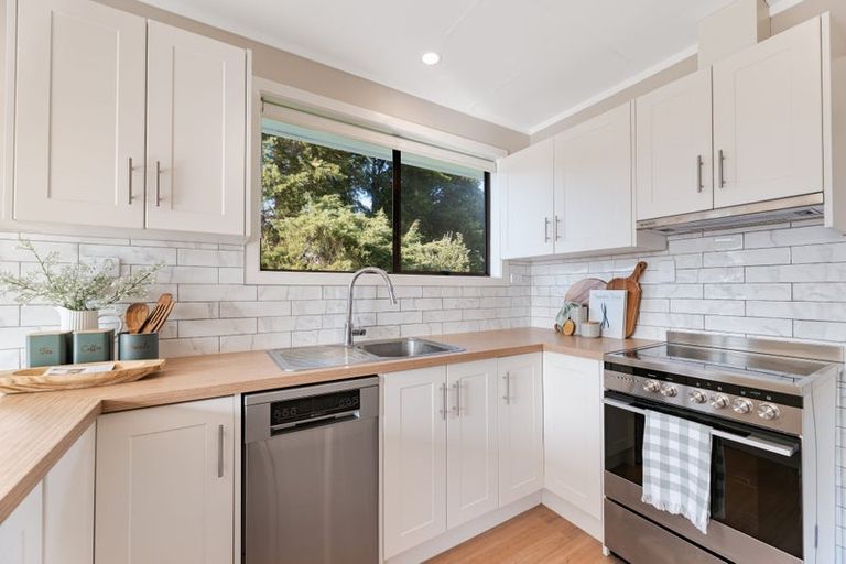 Photo of property in 18 Waikareao Way, Brookfield, Tauranga, 3110