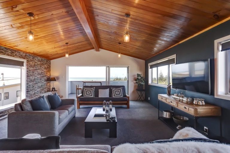 Photo of property in 8 Nukumaru Parade, Waiinu Beach, Whanganui, 4588