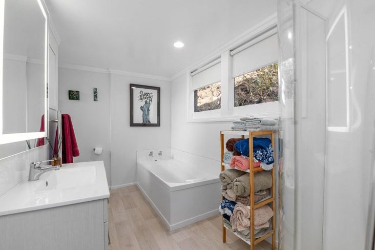 Photo of property in 35 Spencer Road, Lake Tarawera, Rotorua, 3076