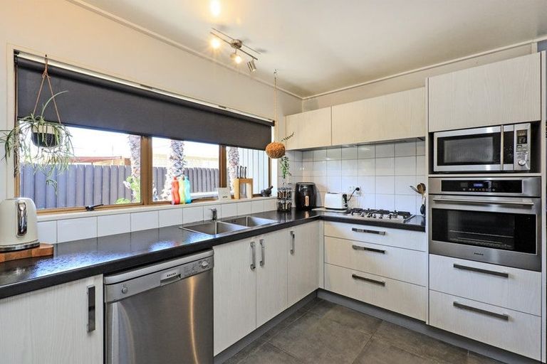 Photo of property in 100 Flaxmere Avenue, Flaxmere, Hastings, 4120