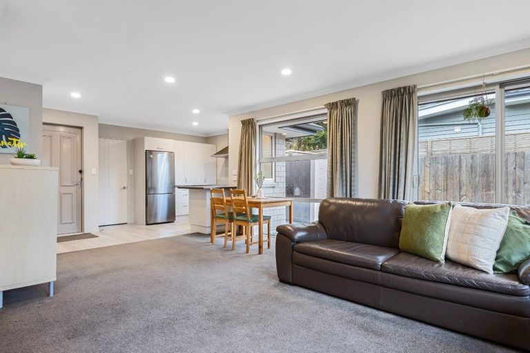 Photo of property in 33b Wilsons Road South, Saint Martins, Christchurch, 8022