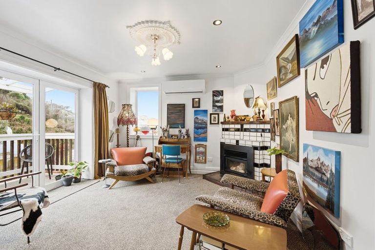Photo of property in 47 Hawkhurst Road, Lyttelton, 8082