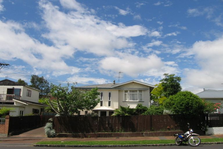 Photo of property in 8 Riro Street, Point Chevalier, Auckland, 1022