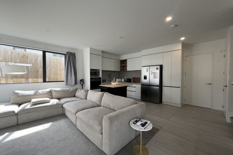 Photo of property in 6/535 Swanson Road, Ranui, Auckland, 0612