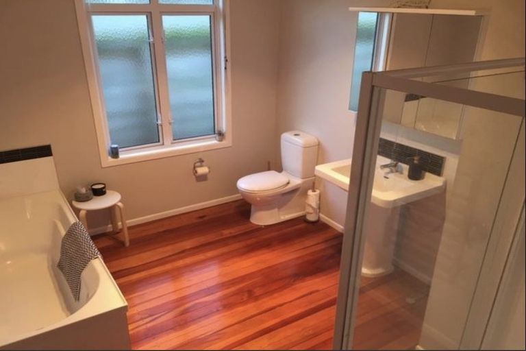 Photo of property in 76 Paynters Avenue, Strandon, New Plymouth, 4312