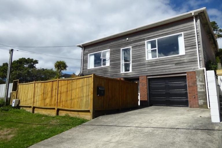 Photo of property in 35 Fraser Avenue, Johnsonville, Wellington, 6037