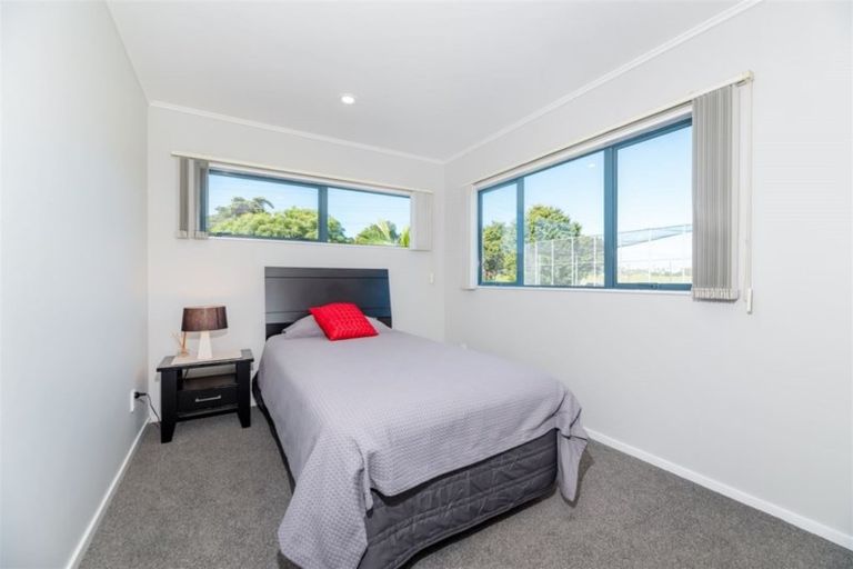 Photo of property in 3 Opal Close, Rosedale, Auckland, 0632