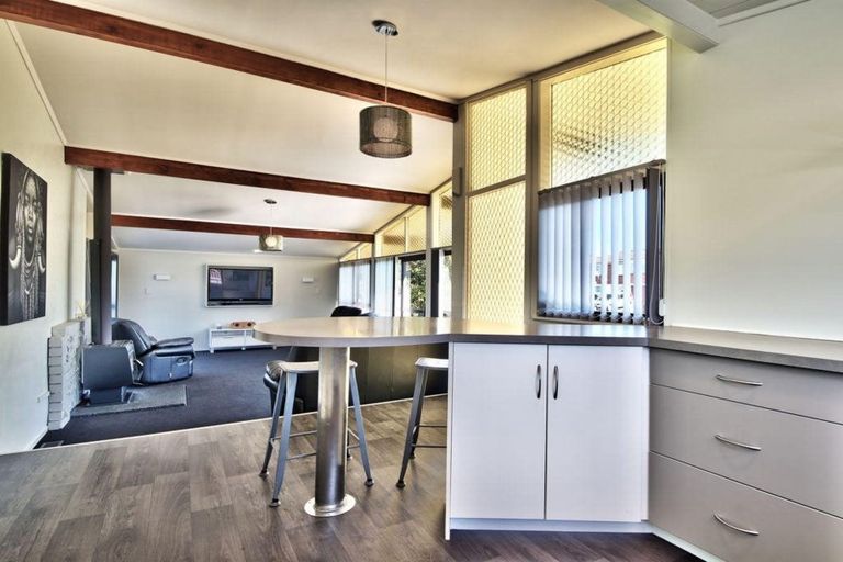 Photo of property in 15 Bodi Place, Te Atatu South, Auckland, 0610