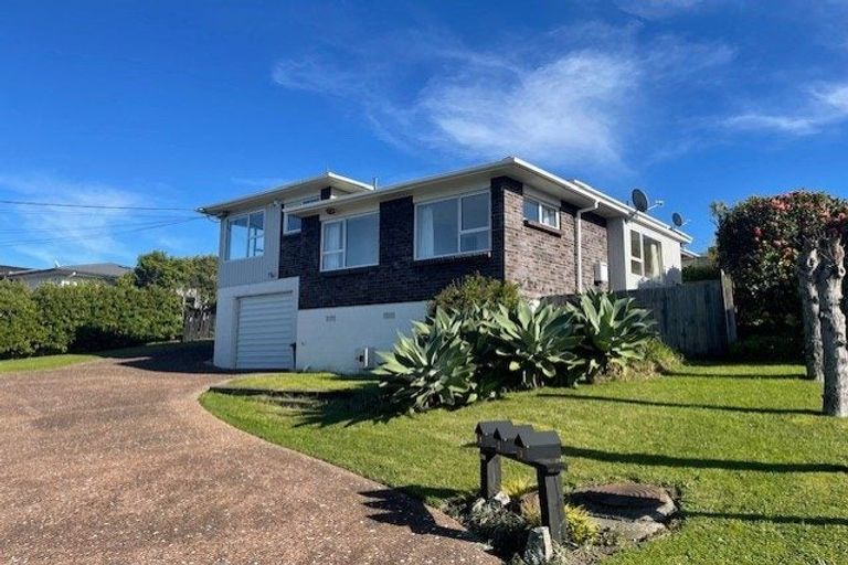Photo of property in 1/28 Beach Road, Castor Bay, Auckland, 0620