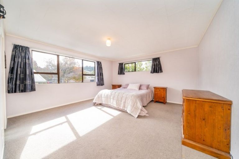 Photo of property in 25 Roband Crescent, Brown Owl, Upper Hutt, 5018