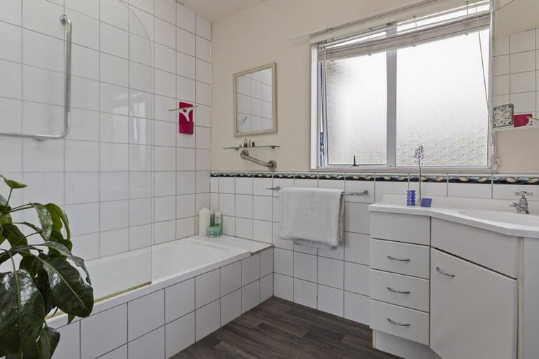 Photo of property in 6 Glengarry Place, Hilltop, Taupo, 3330