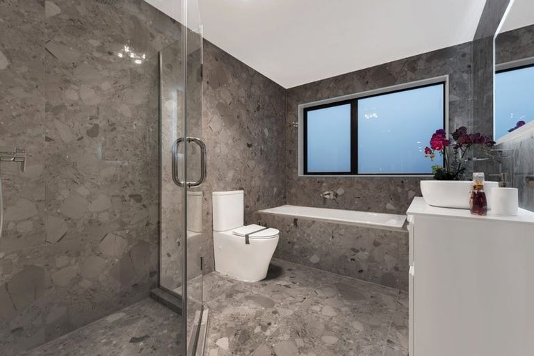 Photo of property in 27 Tannaghmore Drive, Flat Bush, 2019