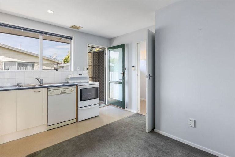 Photo of property in 1/15 Chipping Lane, Redwood, Christchurch, 8051