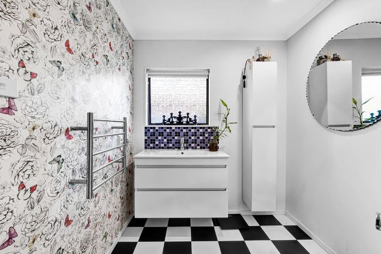 Photo of property in 8a Birdwood Avenue, Moturoa, New Plymouth, 4310