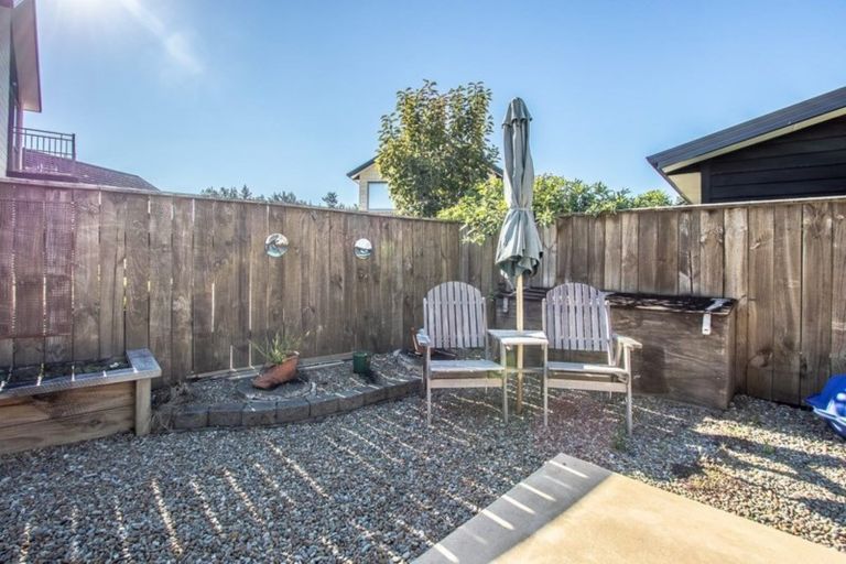 Photo of property in 17 Bluewater Place, Paraparaumu, 5032