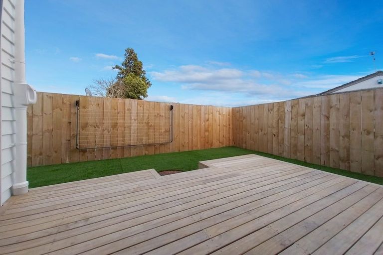 Photo of property in 4/535 Swanson Road, Ranui, Auckland, 0612