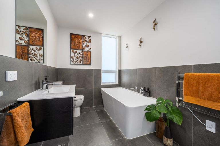 Photo of property in 1/6 Bushland Grove, Paparangi, Wellington, 6037
