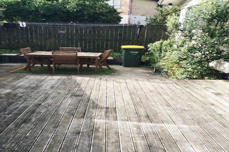 Photo of property in 14 Buisson Glade, West Harbour, Auckland, 0618