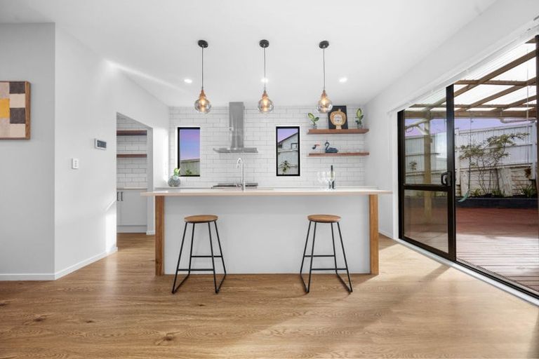 Photo of property in 2 Gemscott Crescent, Huapai, Kumeu, 0810