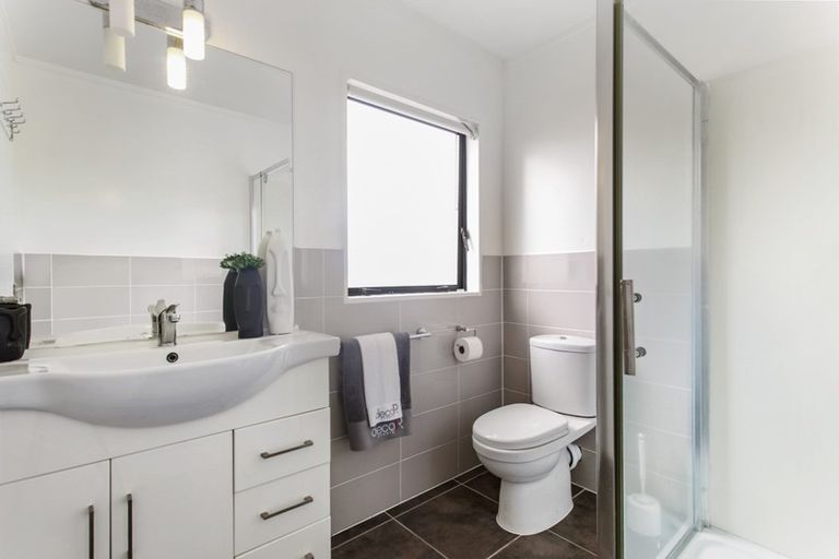 Photo of property in 1/19 Bond Crescent, Forrest Hill, Auckland, 0620