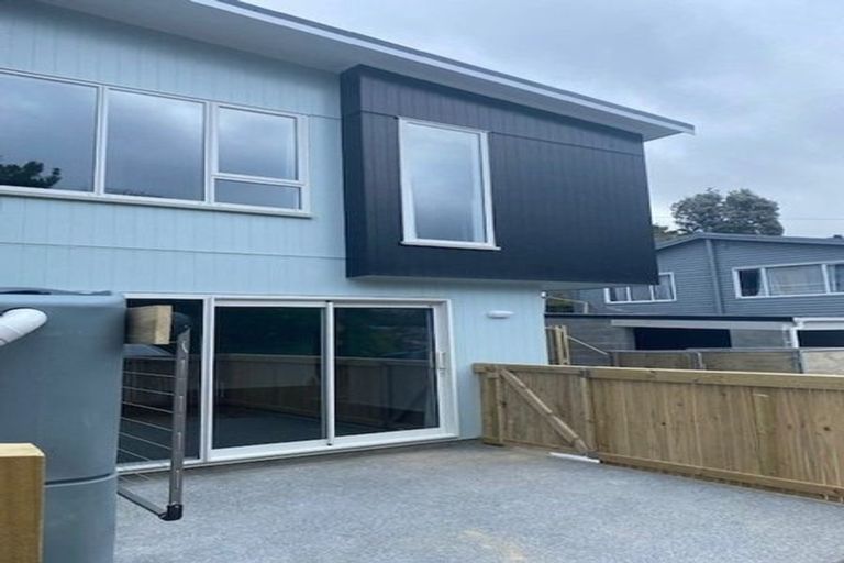 Photo of property in 28 Collins Avenue, Tawa, Wellington, 5028