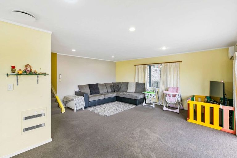 Photo of property in 3/20 Glen Vista Place, Bayview, Auckland, 0629