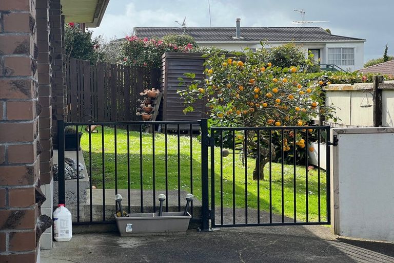 Photo of property in 2/40 Gills Avenue, Papakura, 2110