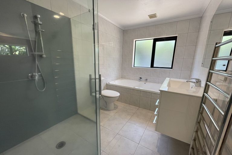 Photo of property in 26 Ballymore Drive, Pinehill, Auckland, 0632