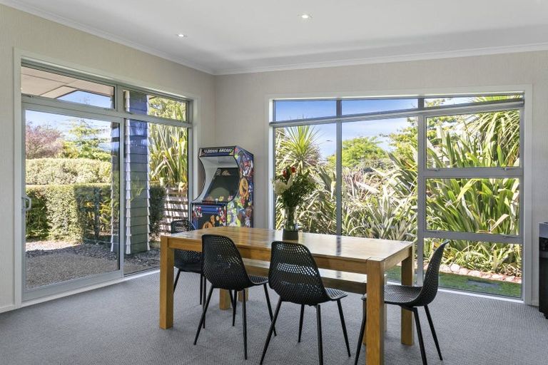 Photo of property in 27 Loch Views Road, Acacia Bay, Taupo, 3385