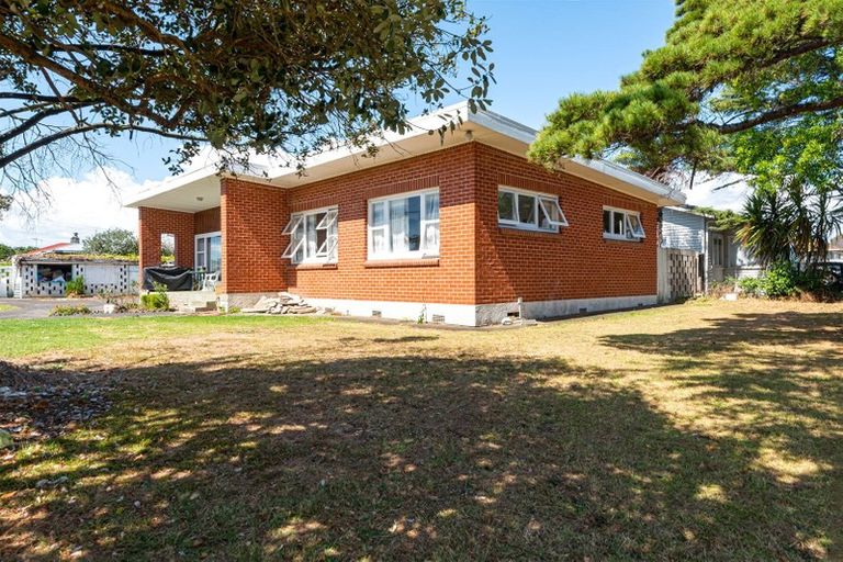 Photo of property in 2a Colin Street, Mangere, Auckland, 2022
