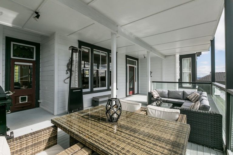 Photo of property in 24 Seapoint Road, Bluff Hill, Napier, 4110