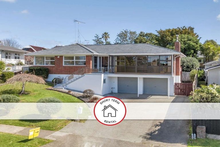 Photo of property in 75 Ennis Avenue, Pakuranga Heights, Auckland, 2010