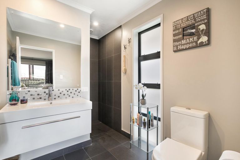 Photo of property in 2 Mirabell Place, Patumahoe, Pukekohe, 2679