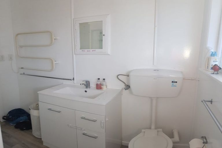 Photo of property in 1/62 Church Street, Northcote Point, Auckland, 0627