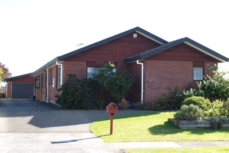 Photo of property in 88 Frank Nobilo Drive, Golflands, Auckland, 2013