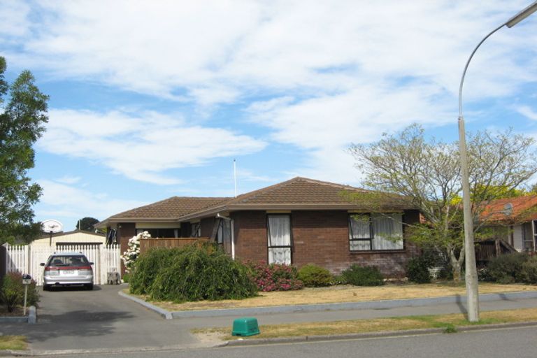Photo of property in 84 Royal Park Drive, Parklands, Christchurch, 8083