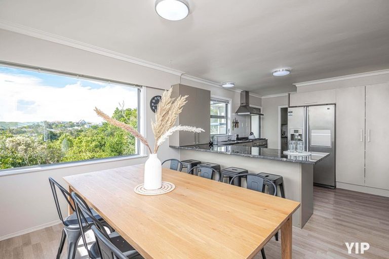 Photo of property in 5 Hallewell Crescent, Johnsonville, Wellington, 6037