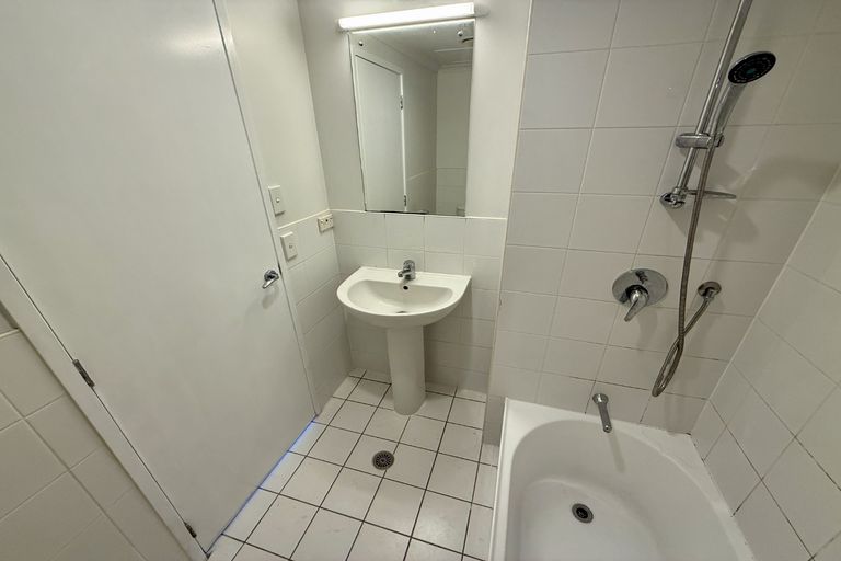 Photo of property in The Rennaissance, 2b/18 Ronwood Avenue, Manukau, Auckland, 2104