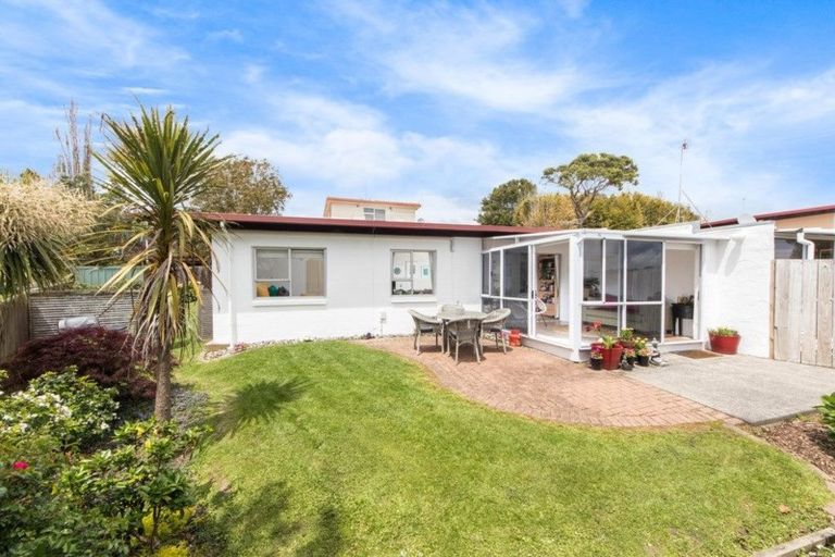 Photo of property in 1/19 Hollyhock Place, Browns Bay, Auckland, 0630