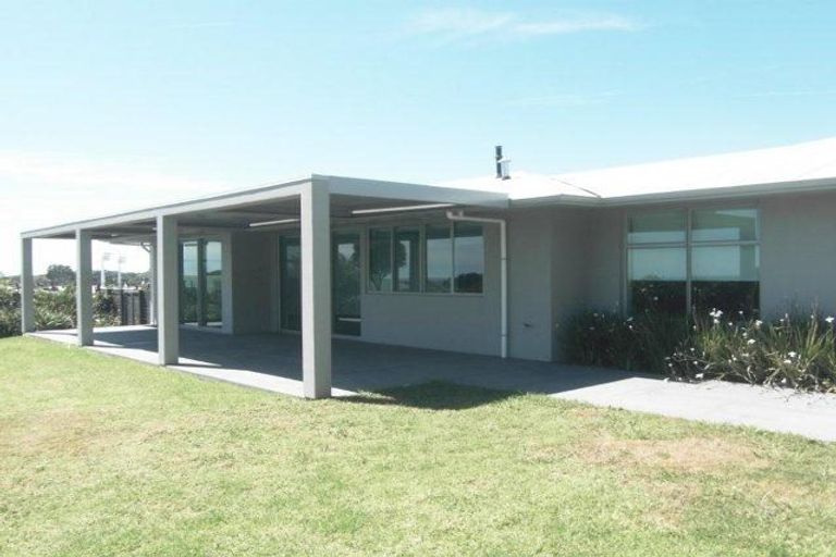 Photo of property in 26 Dartmoor Avenue, Westown, New Plymouth, 4310