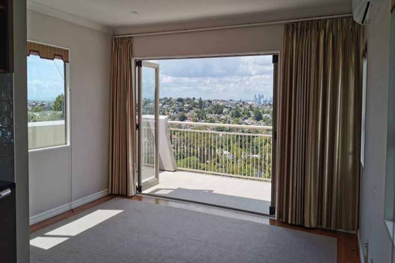 Photo of property in 11 Monarch Avenue, Hillcrest, Auckland, 0627
